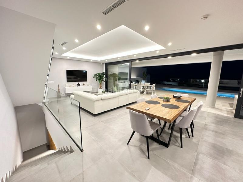 Foto a5a5ccb8-667e-4f49-ad58-d89e46da001c. Chalet villa de lujo con diseño de estilo moderno a 6 kilómetros en Nerja
