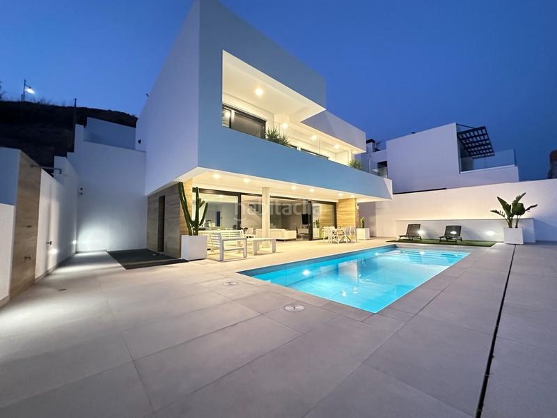 Foto adc14ce2-b913-463e-b8a9-221f19f0892c. Chalet villa de lujo con diseño de estilo moderno a 6 kilómetros en Nerja
