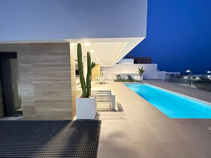 Foto c73c852a-4ddb-44a8-b227-812d95ca98b4. Chalet villa de lujo con diseño de estilo moderno a 6 kilómetros en Nerja
