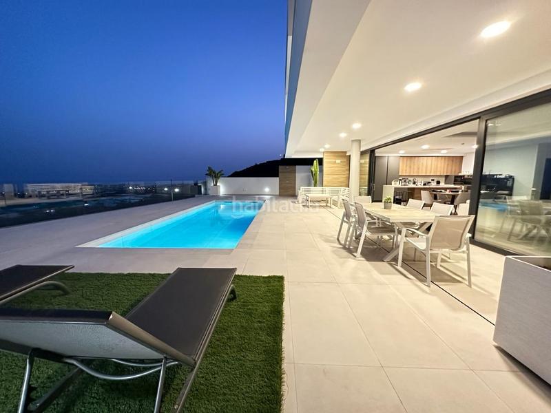Foto ca7fe9e0-717f-48d7-b935-687c8a53573b. Chalet villa de lujo con diseño de estilo moderno a 6 kilómetros en Nerja