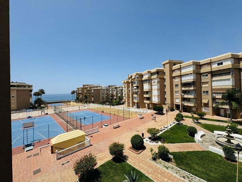 Foto 66784e2b-bc2f-4b5e-b736-a729b7fb8f51. Piso  con vistas al mar en urbanización costa del oro, costa. en Torrox