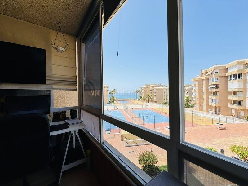 Foto ef2b99e0-2e4b-44ce-b3af-8529e36e898c. Piso  con vistas al mar en urbanización costa del oro, costa. en Torrox