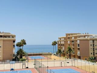 Piso en Centro Internacional. Piso con vistas al mar en urbanización costa del oro, en torrox