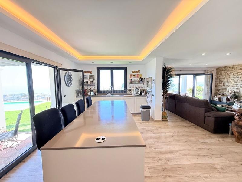 Foto 3d426df0-b364-44ff-937b-102dad698f69. Chalet villa de lujo con diseño de estilo moderno en vélez málaga. en Vélez - Málaga