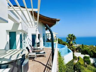 Xalet a Los Nadales - Tio Charles. Villa de lujo con diseño de estilo moderno en benalmádena.