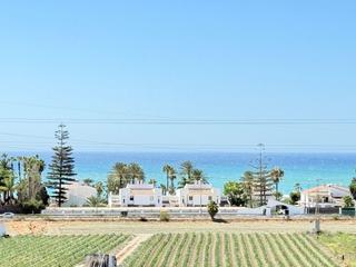 Haus in Caleta de Velez. Chalet pareado ubicado en caleta de vélez y a 400 metros de la p