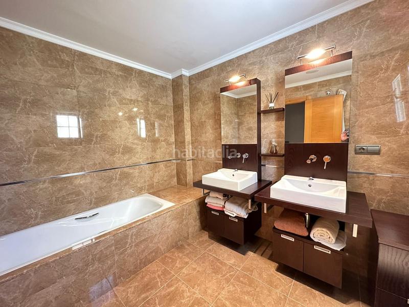 Foto 1568c86a-4850-47e4-8043-3f0c2780d26e. Casa chalet pareado ubicado en caleta de vélez y a 400 metros de la playa. en Caleta de Velez