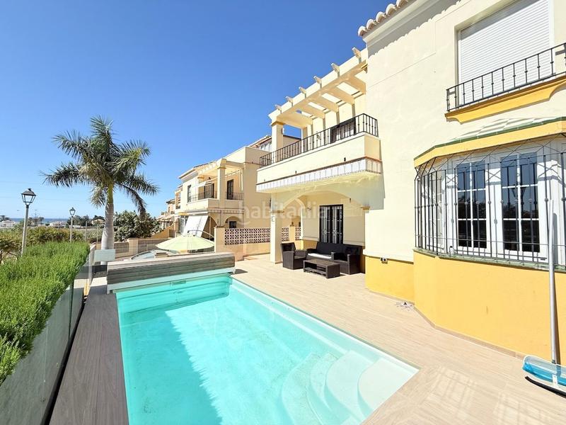 Foto 8f367644-6d50-49e1-9889-9f56409214c9. Casa chalet pareado ubicado en caleta de vélez y a 400 metros de la playa. en Caleta de Velez