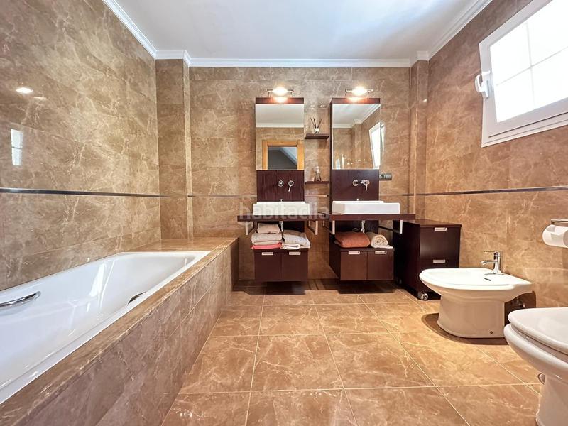 Foto b803d09e-f853-481f-9154-fcf398a5f4a0. Casa chalet pareado ubicado en caleta de vélez y a 400 metros de la playa. en Caleta de Velez
