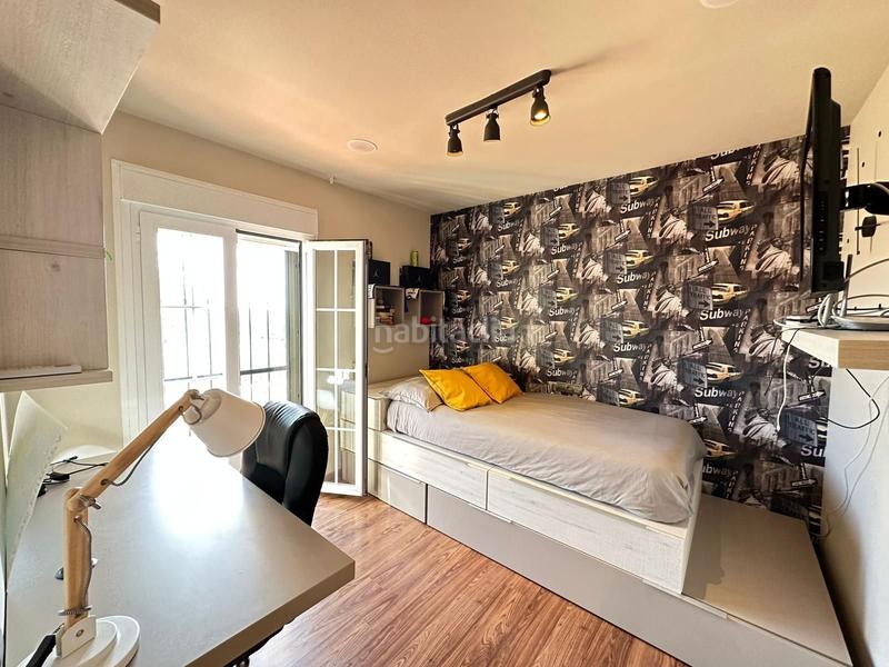 Foto d6b829ff-38fc-4f6f-824b-9b6d3a91ad2a. Casa chalet pareado ubicado en caleta de vélez y a 400 metros de la playa. en Caleta de Velez