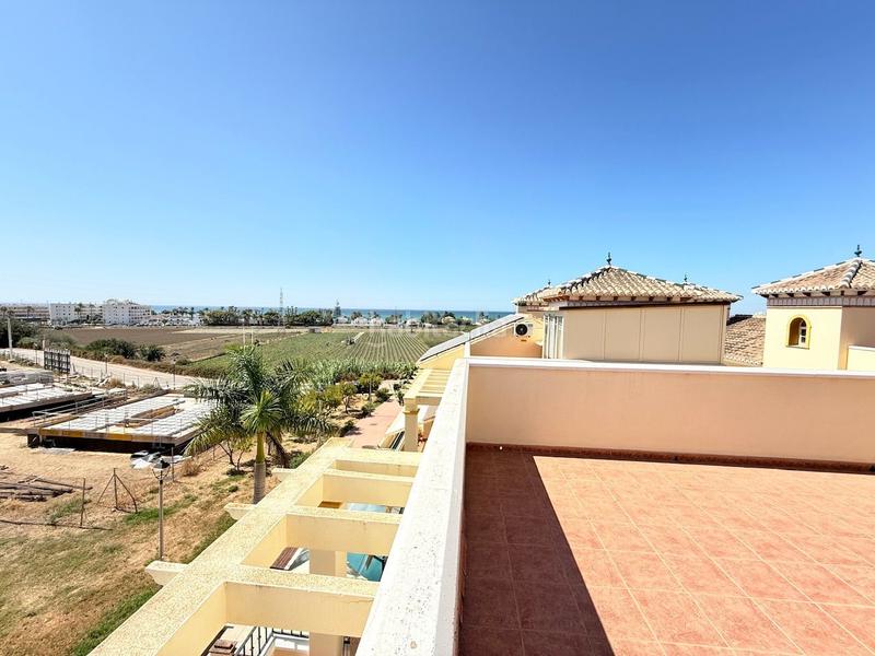 Foto e7dfe63e-207c-4d94-9e0f-d5333e9fb97c. Casa chalet pareado ubicado en caleta de vélez y a 400 metros de la playa. en Caleta de Velez