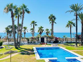 Maison jumelée à Caleta de Velez. Chalet en primera línea de playa en caleta de vélez urbanización