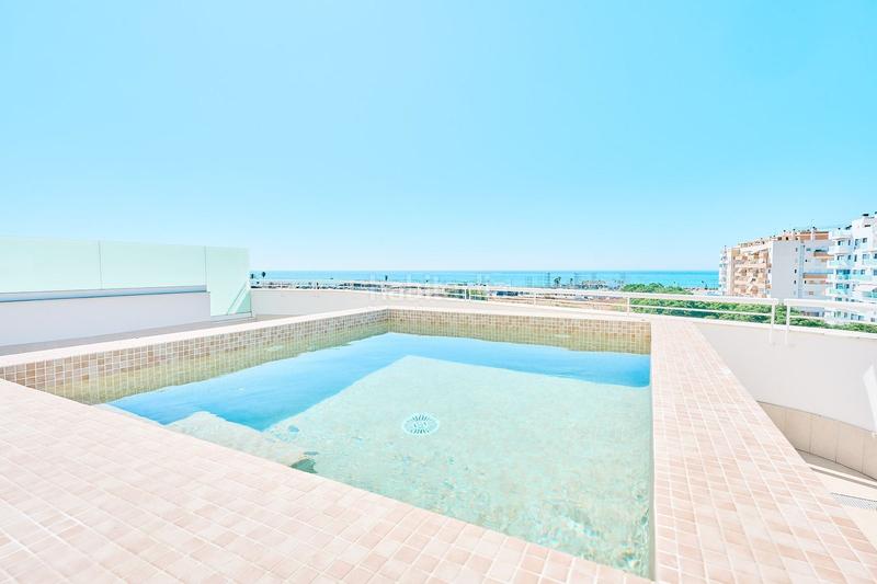Foto 0b267b29-f47c-4722-a491-fe3386e8d0a1. Appartamento con riscaldamento piscina in Poniente-Faro Torre del Mar