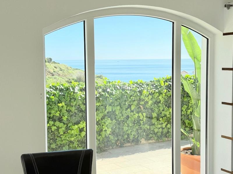 Foto c242f734-47a2-46af-966a-28239a11c62c. Casa chalet con piscina privada costa El Peñoncillo con vistas al mar. en Torrox