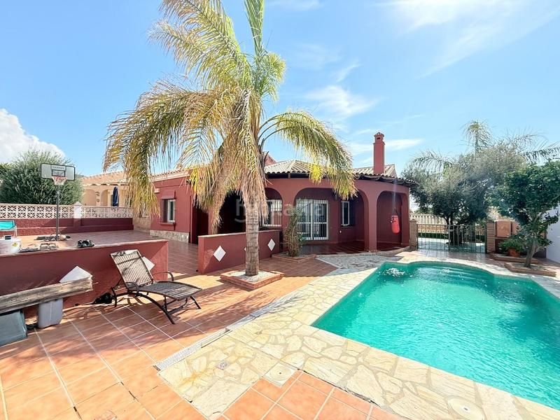Foto 90b230a7-00a3-43f5-b837-5472c97a4a3f. Haus mit heizung pool in Torrox park Torrox