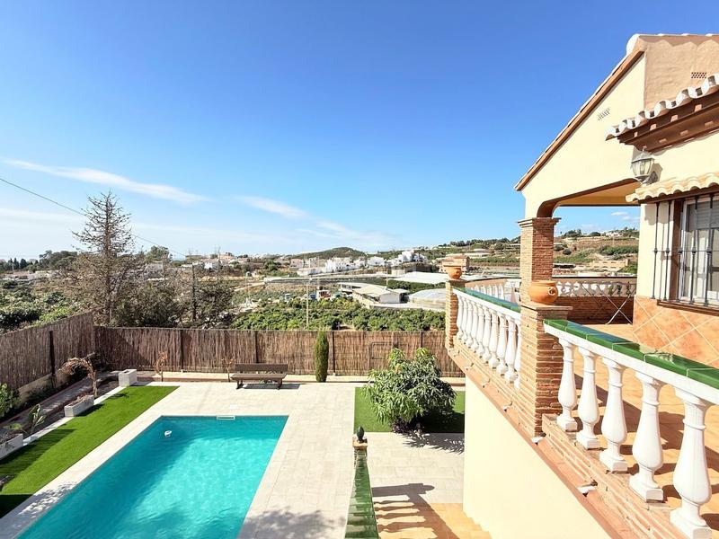 Foto f3d0cfe9-4a09-4f0f-8742-1cd4e98d53af. Chalet villa de lujo entre caleta de vélez y algarrobo. en Caleta de Velez