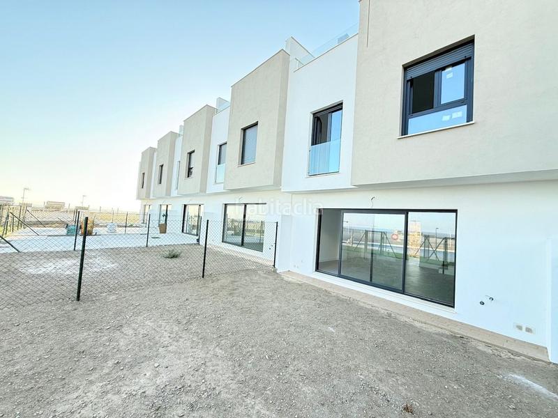 Foto dd1ea3cf-5b4c-42c1-894b-0d097236c31e. Maison jumelée avec piscine dans Viña Málaga Torre del Mar