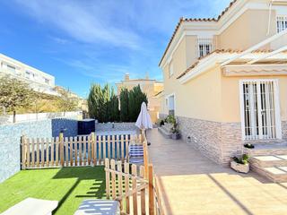 Maison à Viña Málaga. Chalet pareado ubicado en la urbanización viña málaga en torre d