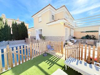Casa a Viña Málaga. Chalet pareado ubicado en la urbanización viña málaga en torre d