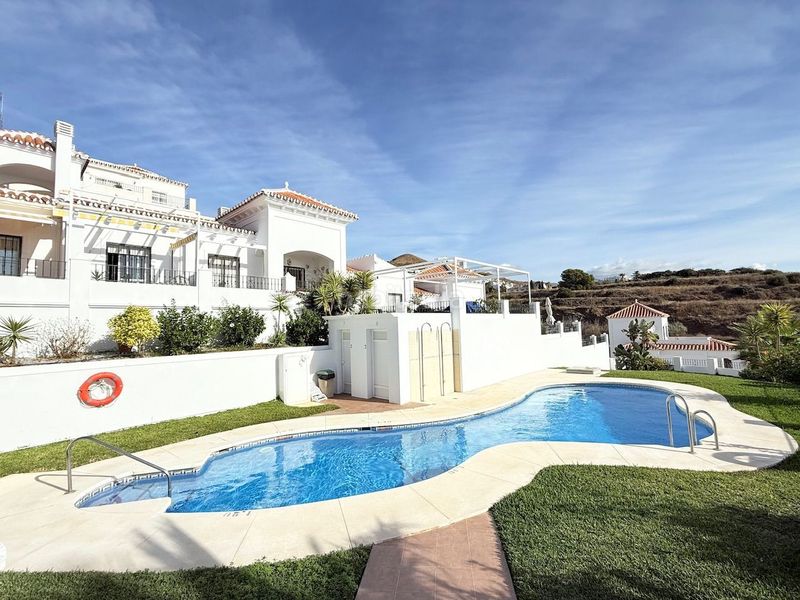 Foto 3eb52ad9-38c4-4730-be56-a889b7701b6a. Duplex con piscina in El Peñoncillo Torrox