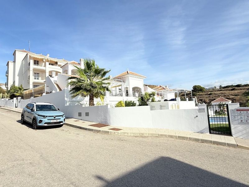 Foto d3d2b89b-f73b-4f85-92c3-6a418378d1a4. Duplex con piscina in El Peñoncillo Torrox