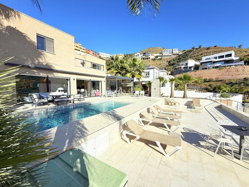Foto 1f9a7cb8-74dd-4765-b9d6-d3776f1d0ead. Xalet amb calefacció piscina a El Peñoncillo Torrox