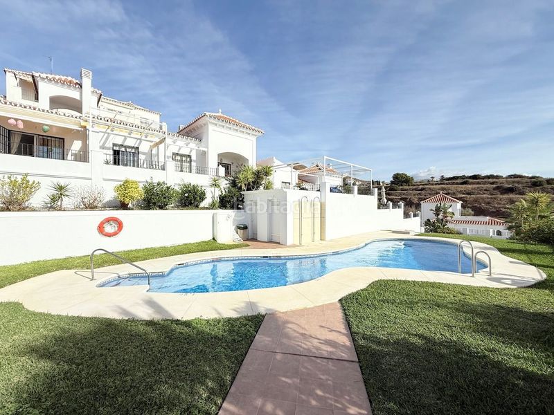 Foto a979c452-842c-41ab-9c91-8052c1f8cfd9. Àtic amb calefacció piscina a El Peñoncillo Torrox