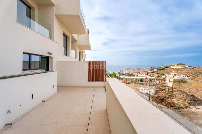 Foto 26f51989-09fa-4851-b2b9-eee16280f1f5. Casa adosada chalets de lujo de estilo moderno costa. en Torrox