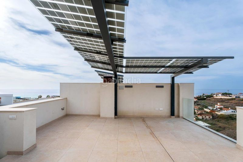 Foto 4be2cd18-b8c8-4b10-ac9e-aad8564126cf. Casa adosada chalets de lujo de estilo moderno costa. en Torrox