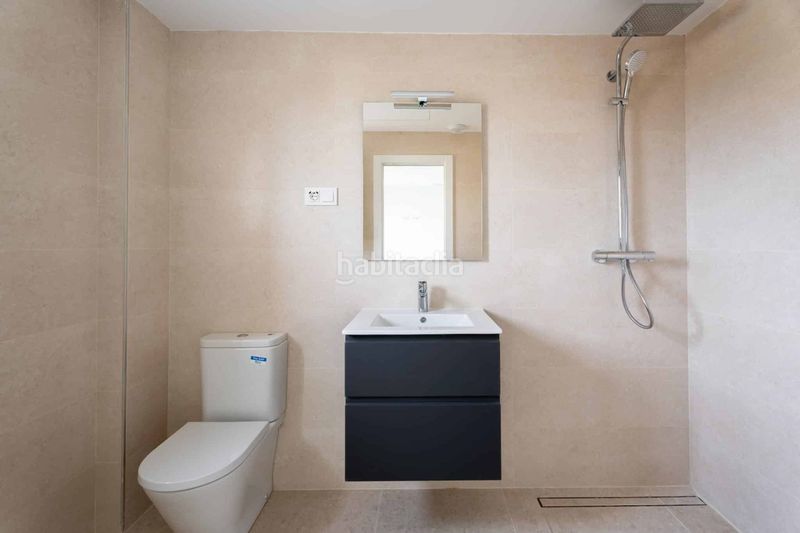 Foto 6a200ac4-cf56-42e2-8d3f-03b6b9f08e7f. Casa adosada chalets de lujo de estilo moderno costa. en Torrox