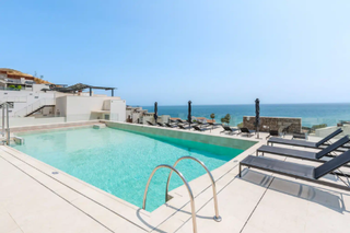 Casa adossada a El Peñoncillo. Chalets de lujo de estilo moderno  en torrox costa.