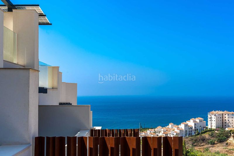 Foto d3a74716-9cb9-4fda-948f-0aa28415c00c. Casa adosada chalets de lujo de estilo moderno costa. en Torrox
