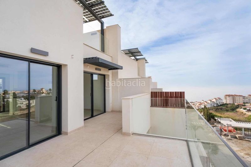 Foto dec4d1c1-9915-48eb-b77f-544ac7881fa8. Casa adosada chalets de lujo de estilo moderno costa. en Torrox