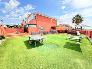 Casa a Caleta de Velez. Chalet pareado ubicado en caleta de vélez y a 300 metros de la p