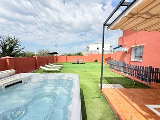 Haus in Caleta de Velez. Chalet pareado ubicado en caleta de vélez y a 300 metros de la p
