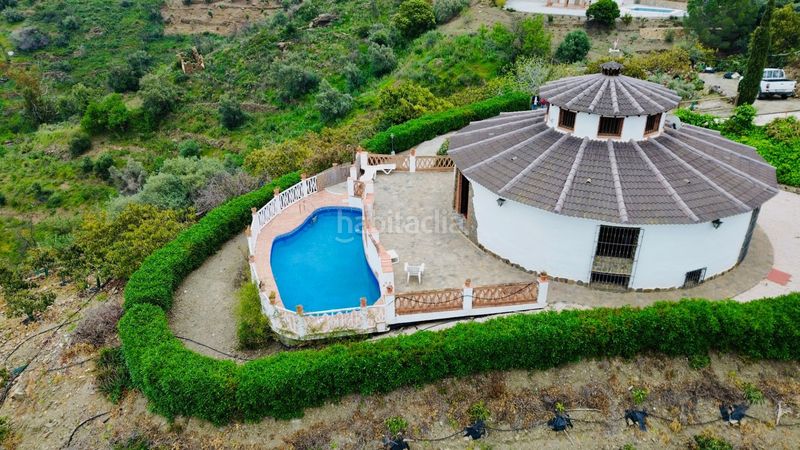 Foto 1238bcc9-2a5a-4990-80fe-8f9fcdb4c0cf. Casa amb piscina a Torrox pueblo Torrox