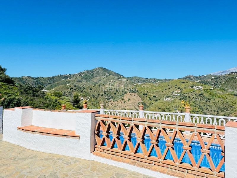 Foto 1fdfa24f-bedd-437f-b7c1-549c3b956e64. Casa amb piscina a Torrox pueblo Torrox