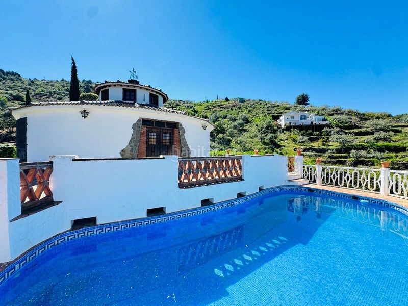 Foto 9851af9f-24b6-4e37-9fe3-c27e367bb844. Casa amb piscina a Torrox pueblo Torrox