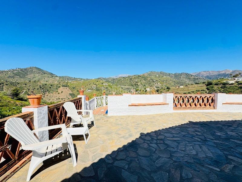 Foto a2d8c998-8416-43ed-81f3-66581cccbdd2. Casa amb piscina a Torrox pueblo Torrox