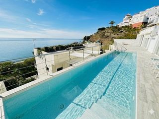 Chalet in Chaparil - Torrecilla - Punta Lara. Villa de lujo con diseño de estilo moderno en primera línea de p