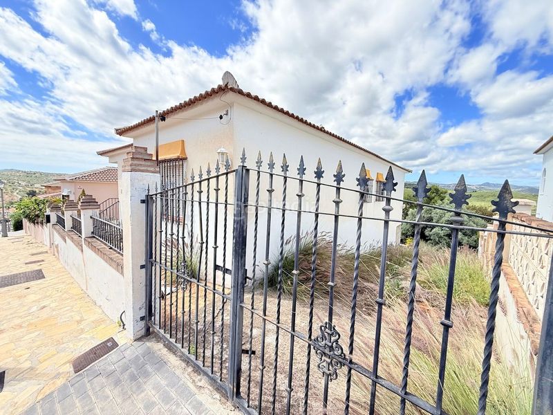 Foto 4bda5cdf-6457-4a69-8ff5-4518f3f754ba. Casa amb piscina a Alcaucín