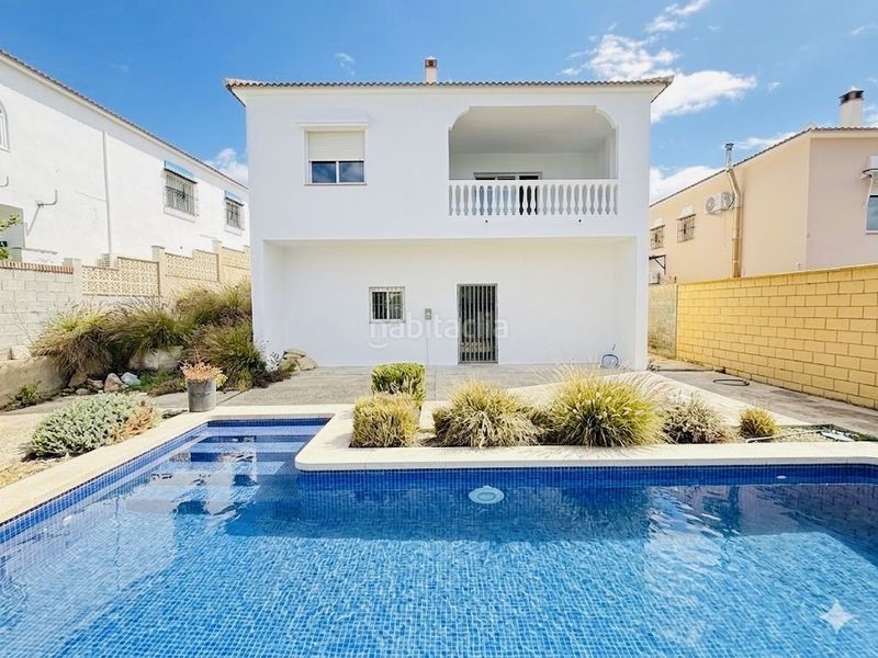 Foto de76dce9-5206-4c80-9af6-59d8f081df82. Casa amb piscina a Alcaucín