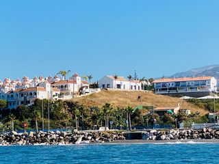Lloguer Xalet a Mezquitilla. Villa de lujo de estilo  moderno  situada en primera línea de pl