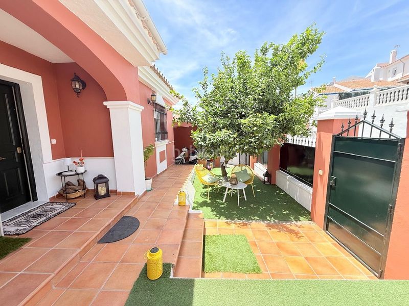 Foto 198b136f-7901-4b2c-8ee1-57c8a4f161da. Casa magnífico chalet pareado en la urbanización Viña Málaga . en Torre del Mar