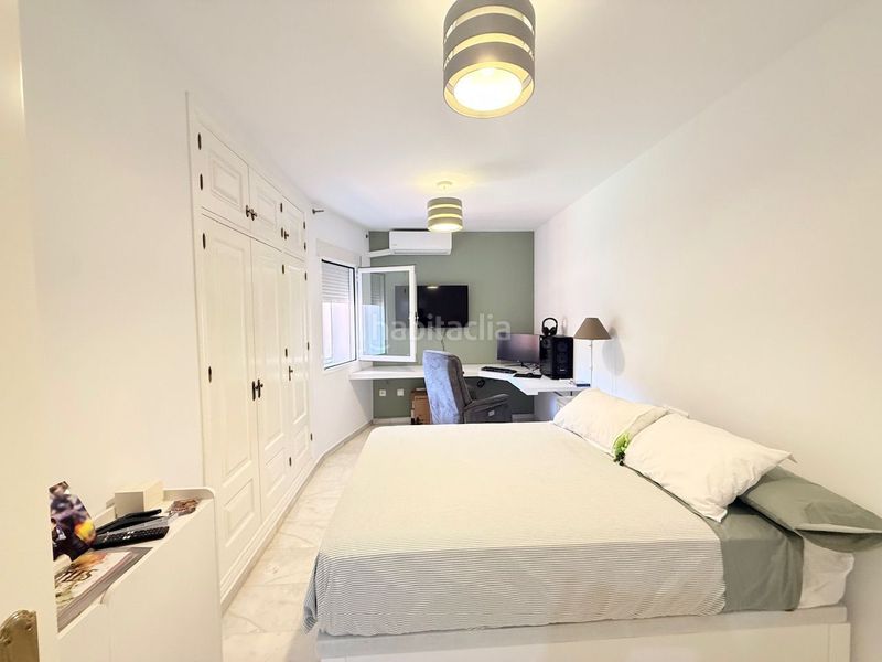 Foto b4cdf621-d8e4-404b-b901-5ef36b2bbc7a. Casa magnífico chalet pareado en la urbanización Viña Málaga . en Torre del Mar