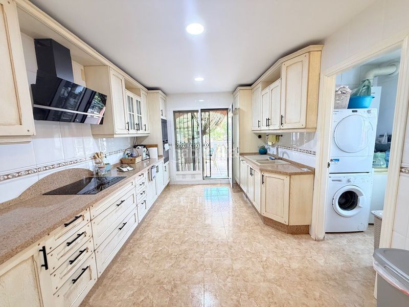 Foto d96a579e-6562-4307-bf12-0b1863fb3f64. Casa magnífico chalet pareado en la urbanización Viña Málaga . en Torre del Mar