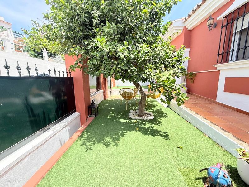 Foto df1e484a-d5c9-4882-890d-aa84851cc438. Casa magnífico chalet pareado en la urbanización Viña Málaga . en Torre del Mar