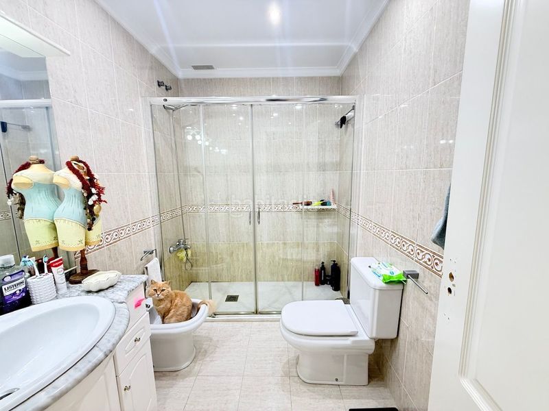 Foto f30bd0a7-b6a1-4630-b4b4-981fe62b309f. Casa magnífico chalet pareado en la urbanización Viña Málaga . en Torre del Mar