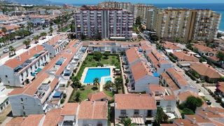 Reihenhaus in Centro Internacional. Casa adosada en urbanización pueblo andaluz, torrox costa