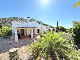 Chalet à Frigiliana. Espectacular villa de lujo con apartamento en frigiliana y jacuz